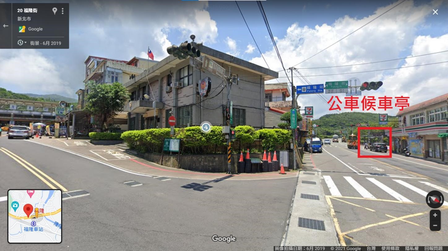 Google Maps 街景圖（標示公車候車亭）